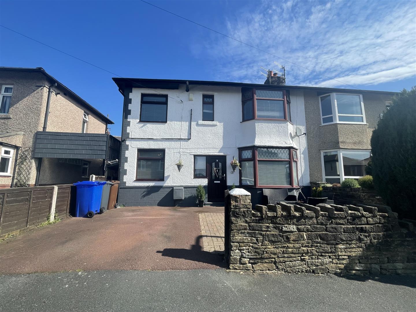 3 bedroom semi-detached house For Sale in Foulridge - Externally